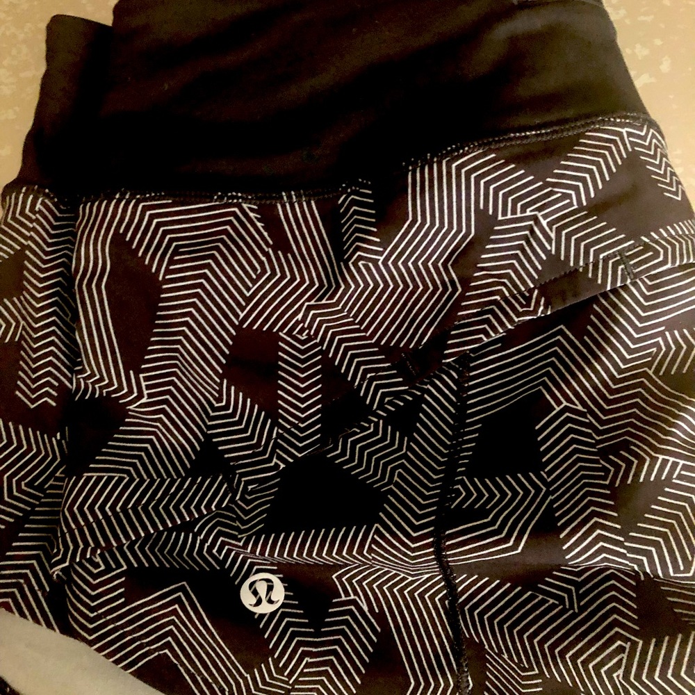 Lululemon speed up, low rise, 2.5 inch, size 6